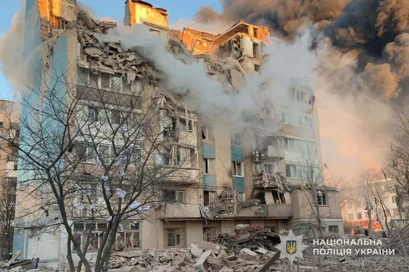 Такой вид после российских ударов имеют дома даже в тыловом Тернополе