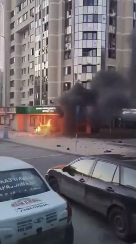 Зафиксированы повреждения трех жилых строений. На месте событий продолжают работу все профильные службы — медики, спасатели и коммунальщики.