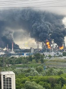 Москва и НПЗ горит. Атака украинских беспилотников — лучшие исторические моменты!